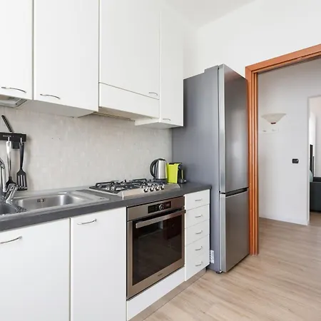Guesthost - Corso Lodi Modern With Balcony Appartement Milan