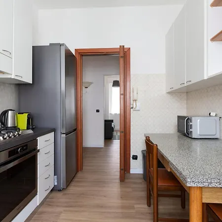 Corso Lodi Modern With Balcony Apartment