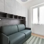 Guesthost - Corso Lodi Modern With Balcony Milan