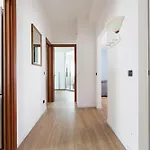 Guesthost - Corso Lodi Modern With Balcony Appartement Milan