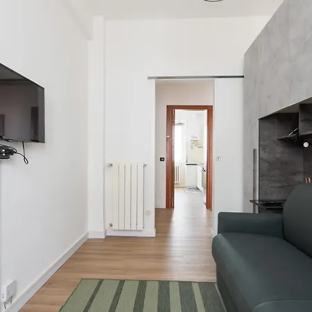 Guesthost - Corso Lodi Modern With Balcony Διαμέρισμα *