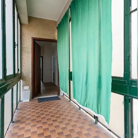 Guesthost - Corso Lodi Modern With Balcony Διαμέρισμα *