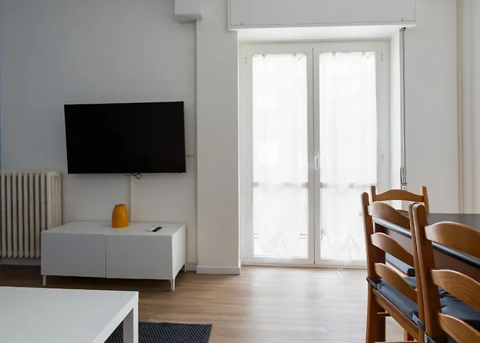 Guesthost - Corso Lodi Modern With Balcony *