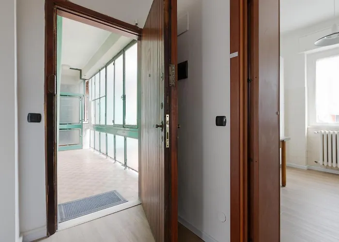 Guesthost - Corso Lodi Modern With Balcony * Μιλάνο